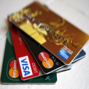 Có được phép cung cấp thông tin thẻ VISA của khách hàng cho bên thứ ba?